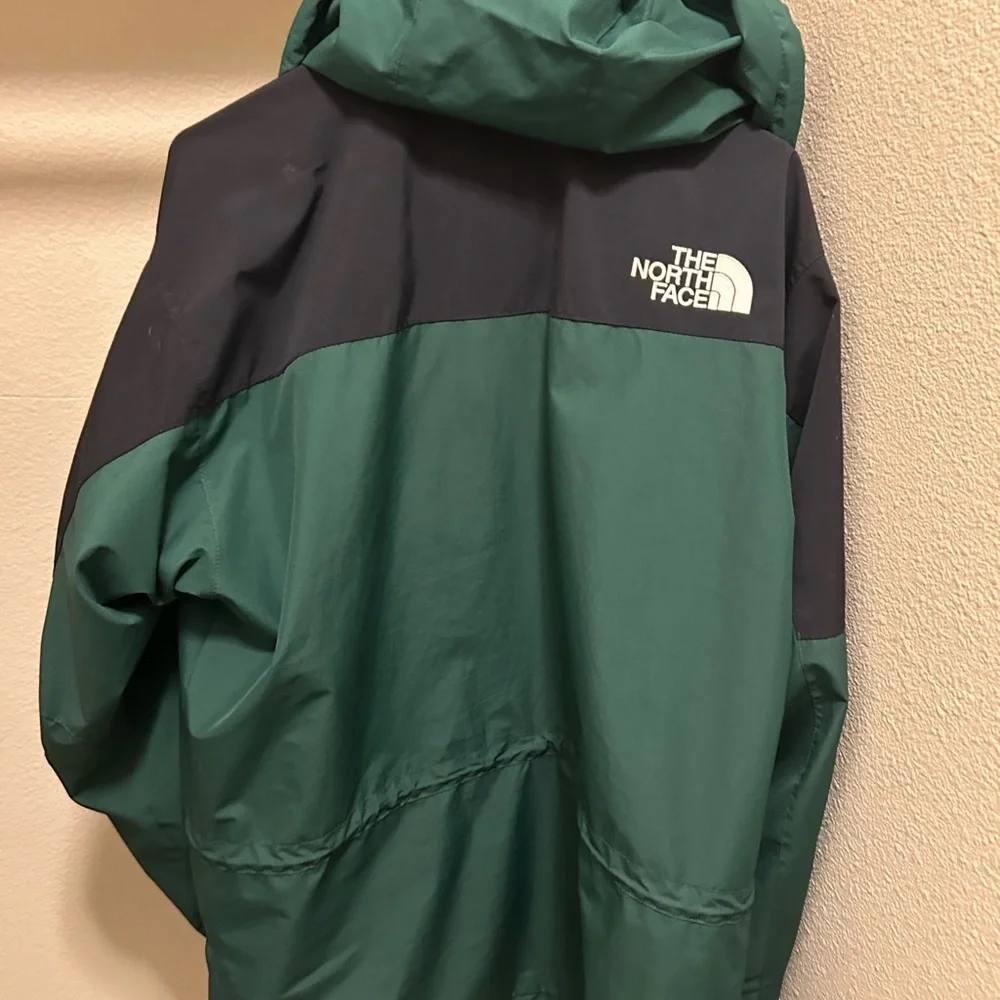 90s The North Face Dark Green Hydroseal Windbreaker/Jacket - Picture 4 of 7